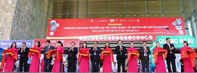 Khai trương gian hàng các sản phẩm tiêu biểu của Việt Nam và Hàn Quốc