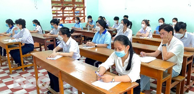 Hơn 18.000 thí sinh của tỉnh bước vào môn thi đầu tiên Ngữ văn