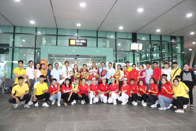 Chào đón các nhà vô địch SEA Games 32 về đến Bình Định
