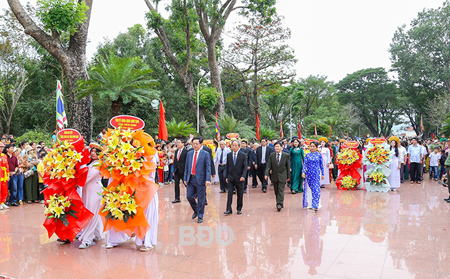 Lãnh đạo tỉnh dâng hoa, dâng hương tại Lễ kỷ niệm 235 năm Chiến thắng Ngọc Hồi - Đống Đa