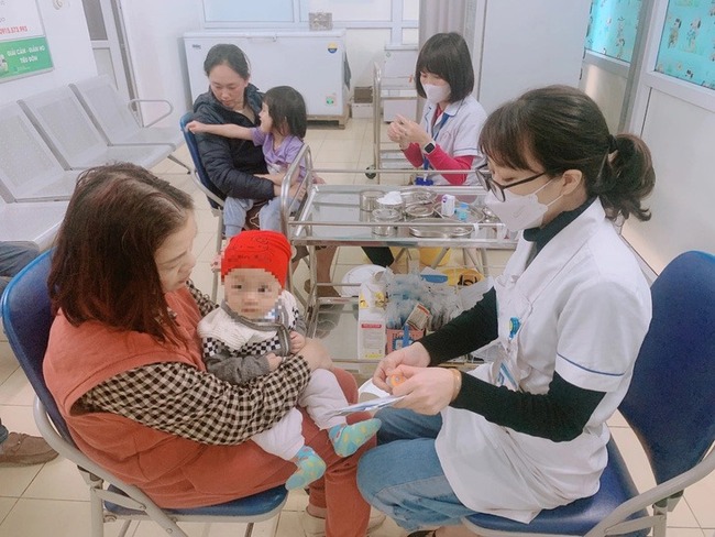 Nhiều trẻ mắc bệnh sởi, ho gà, Bộ Y tế khuyến cáo tiêm vắc xin phòng bệnh - Báo điện tử Bình Định