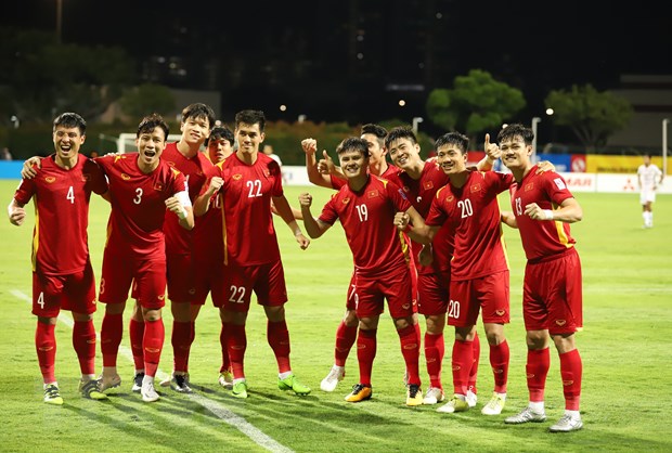 AFF Cup 2022 sẽ là một sân chơi bóng đá lớn nhất trong khu vực Đông Nam Á trong năm nay. Các đội tuyển đang tập luyện và chuẩn bị tinh thần để giành chiến thắng. Hãy cùng theo dõi hành trình đầy đam mê và cổ vũ cho đội tuyển mình yêu thích!