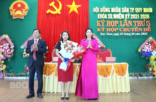 Bà Nguyễn Thị Bích Hoa được bầu làm Phó Chủ tịch HĐND TP Quy Nhơn ...
