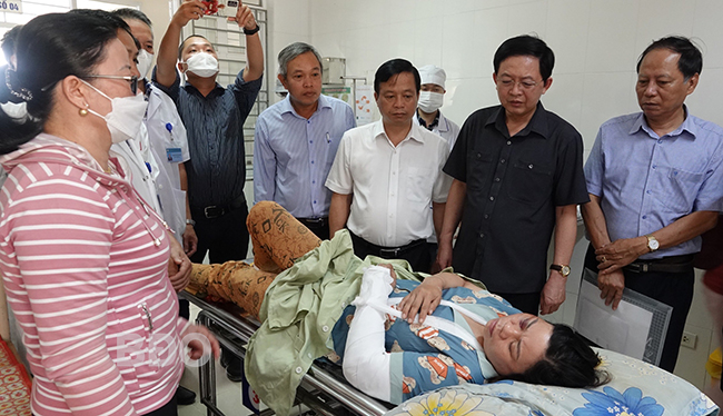 Lão đạo Hội CTĐ tỉnh thăm hỏi, hỗ trợ người bị thương vụ sập thường công trình tại BVĐK tỉnh