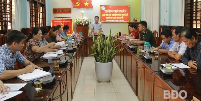 Lãnh đạo Thị ủy Hoài Nhơn làm việc với Nghiệp đoàn nghề cá phường Tam Quan Bắc