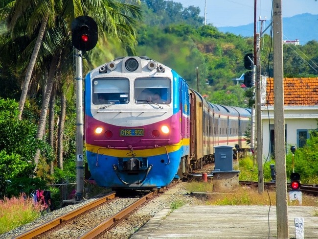 Tăng nhiều chuyến tàu Bắc - Nam dịp hè 2024 - Báo điện tử Bình Định